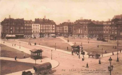 AK / Ansichtskarte LILLE 59 Nord Place-de-la-République Platz Gruenderzeitgebaeude Pferdekutsche Passanten Kiosk Strassenbahn