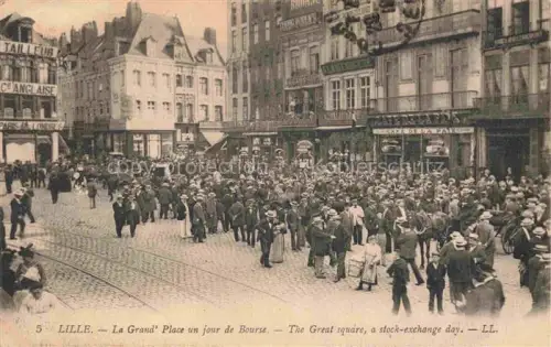 AK / Ansichtskarte LILLE 59 Nord Grand-Place Boersentag Menschenmenge Cafe-de-la-Paix Tailleur Geschaefte Strassenszene