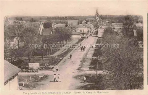 AK / Ansichtskarte Mourmelon-le-Grand Chalons-en-Champagne 51 Marne Entrée-du-Camp-de-Mourmelon Kirchturm Pferdewagen Allee Haeuser Vogelansicht