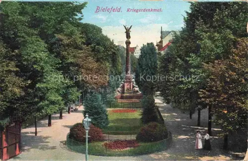 AK / Ansichtskarte BIELEFELD  NRW Kriegerdenkmal Park Denkmal Siegessaeule Parkanlage Spaziergaenger