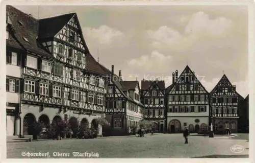 AK / Ansichtskarte Schorndorf  Wuerttemberg Oberer-Marktplatz Fachwerkhaeuser Apotheke Marktplatz Brunnen Passanten