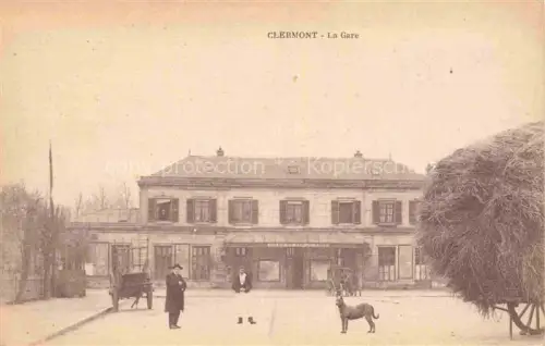 AK / Ansichtskarte CLERMONT 60 Oise Gare Bahnhof Bahnhofsvorplatz Pferdewagen Hund Passanten