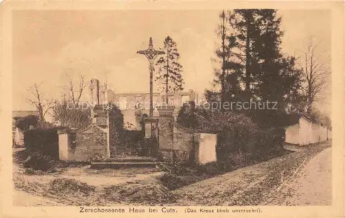 AK / Ansichtskarte Cuts COMPIEGNE 60 Oise Kriegszerstoerung Kreuz Ruinen Haus Weg Baeume
