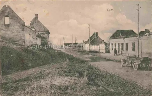 AK / Ansichtskarte Cuts COMPIEGNE 60 Oise Kriegszerstoerung Strasse Ruinen Auto Soldaten Haeuser