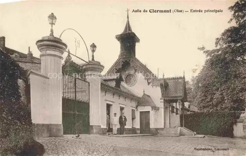 AK / Ansichtskarte CLERMONT 60 Oise Asile Eingangstor Kapelle Uhr Tor Laternenpfahl Pflastersteine Personen