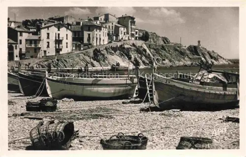 AK / Ansichtskarte BANYULS-SUR-MER 66 Pyrenees-Orientales Cap-Doune Fischerboote Strand Kueste Dorf Fischereikoerbe Felsen