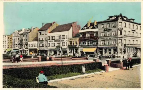 AK / Ansichtskarte Bredene-aan-Zee Bredene-sur-Mer West-Vlaanderen Belgie Kapellestraat Rue-de-la-Chapelle Hotel-de-Meibom Café-des-Dunes Strandpromenade Geschaefte Touristen