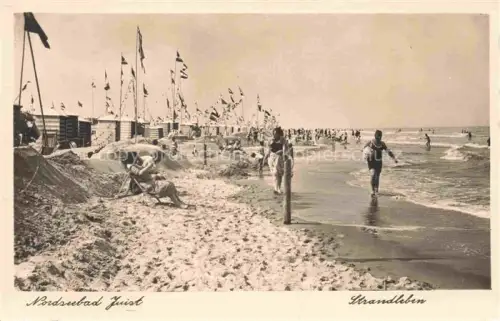 AK / Ansichtskarte JUIST Nordseebad Niedersachsen Strand Nordsee Badegaeste Strandkoerbe Fahnen Meer Wellen Badekleidung