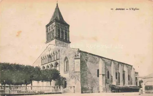 AK / Ansichtskarte JONZAC 17 Charente-Maritime L Eglise Kirchturm Romanik Fassade Kirchenschiff Baeume Strasse