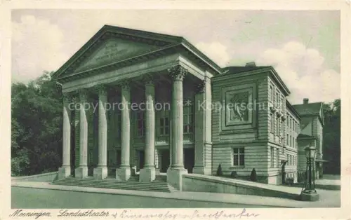 AK / Ansichtskarte Meiningen Thueringen Landestheater Theatergebaeude Saeulenportikus Klassizismus Freitreppe Laterne