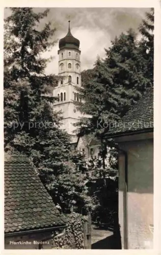 AK / Ansichtskarte Bludenz Vorarlberg AT Pfarrkirche Kirchturm Zwiebelturm Nadelwald Daecher