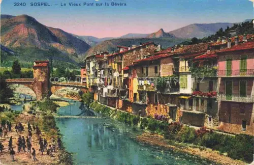 AK / Ansichtskarte Sospel Nice 06 Alpes-Maritimes Vieux-Pont Bévéra Fluss Haeuser Berge Passanten Bruecke koloriert