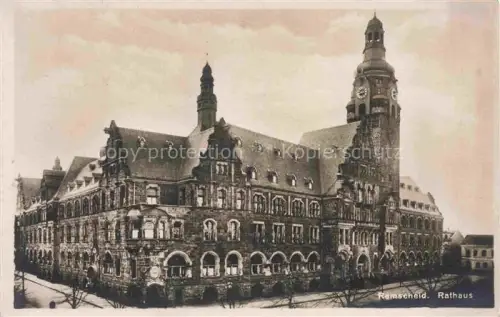 AK / Ansichtskarte REMSCHEID NRW Rathaus Turm Uhrturm Gruenderzeitbau Platz