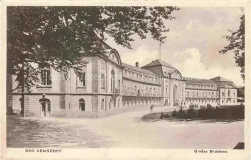 AK / Ansichtskarte Bad Nenndorf Niedersachsen Grosses-Badehaus Kurgebaeude Kurort Baederarchitektur Park