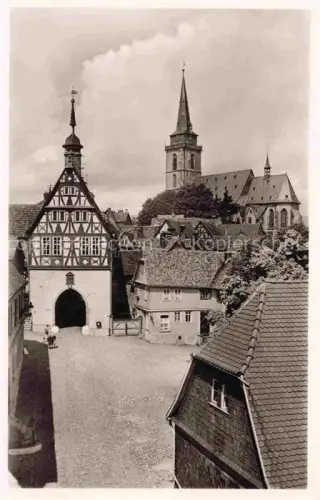 AK / Ansichtskarte Oberursel Taunus Hessen Altes-Rathaus Kirche Fachwerk Kirchturm Altstadt Hof Pflaster