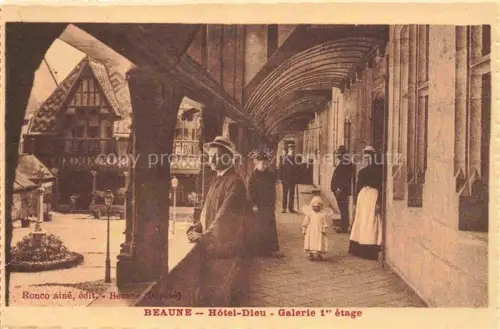AK / Ansichtskarte Hotel-Dieu Beaune 21 Cote-d Or Hôtel-Dieu Galerie Arkaden Innenhof Personen Fachwerkhaus Saeulengang Kind