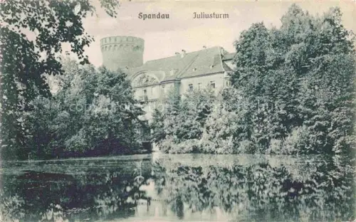 AK / Ansichtskarte Spandau BERLIN Juliusturm Festung Wassergraben Baeume Turm Schloss