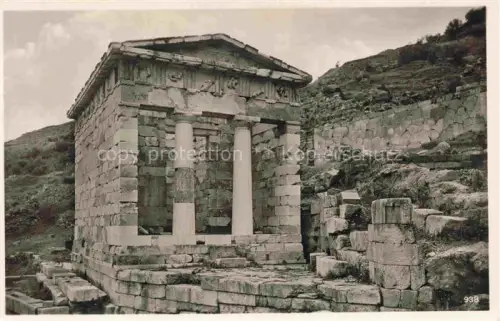 AK / Ansichtskarte Delphi Delfi Greece Schatzhaus-der-Athener Antike-Ruinen Tempel Saeulen Ausgrabungsstaette