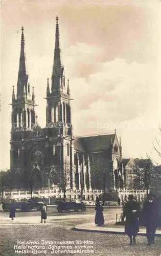 AK / Ansichtskarte HELSINKI Helsingfors Suomi Johanneskirche Johanneskyrkan Gotik Kirchturm Passanten Autos Strassenszene