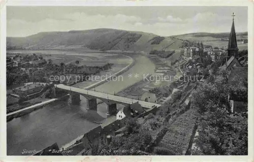 AK / Ansichtskarte Saarburg Saar (ex Bez Trier) Rheinland-Pfalz Saar Bruecke Burg Kirchturm Fluss Panorama Huegel Haeuser