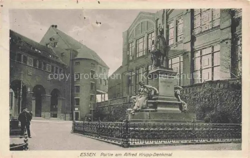 AK / Ansichtskarte EssEN  Ruhr Alfred-Krupp-Denkmal Krupp Statue Gusseisenzaun Polizist Fabrik WWI