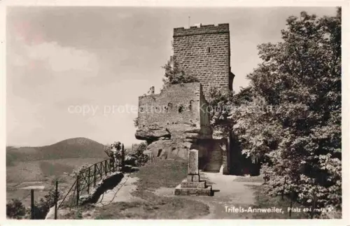 AK / Ansichtskarte Annweiler Trifels Trifels Burgruine Turm Felsen Treppe Denkmal Baeume Huegel