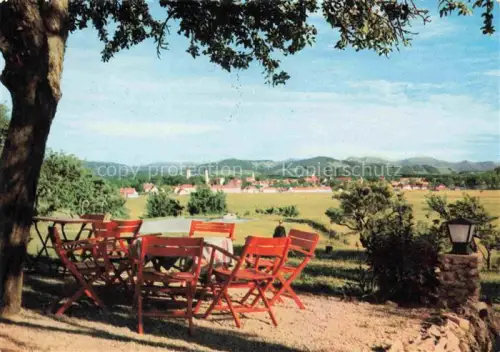 AK / Ansichtskarte Neutrauchburg Isny Allgaeu Bayern Blick-auf-Isny Terrasse Tische Stuehle Wiesen Berge Kirche Allgaeu Schlossgut
