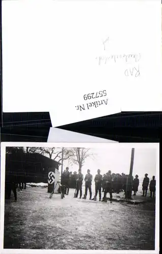 557299,Foto Reichsarbeitsdienst Fahnen beflaggt Soldaten Wehrmacht RAD