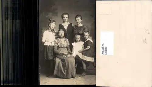 580828,Gruppenbild Familie Frauen Generationen Matrosenanzug Mode