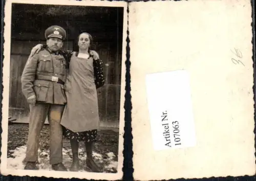 107063,Foto Wehrmacht Soldat Frau Uniform Schirmkappe Gürtel Kappe