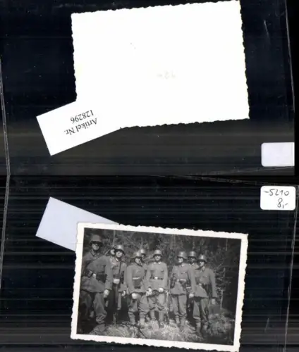 128296,Foto Wehrmacht Soldaten Stahlhelme Helm Ausrüstung Revolvertasche Magazin