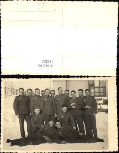 186235,Foto WW2 Soldaten Uniform v. Gebäude Winter