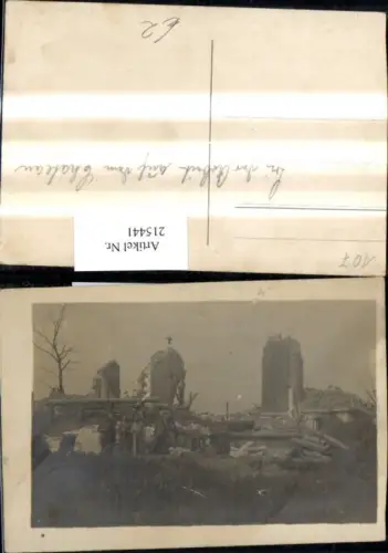 215441,Foto Ak K.k. Soldaten v. Zerstörte Häuser Bei d. Arbeit a. d. Chateau