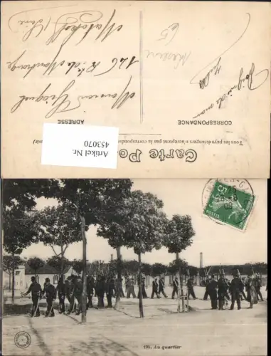 453070,WW1 Soldaten Uniform Säbel Waffen marschieren in Kaserne Au quartier