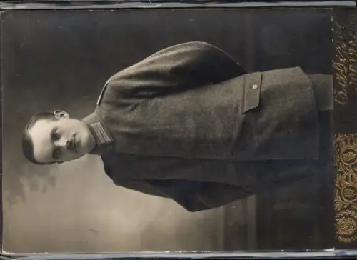 453105,CDV WW1 Soldat Uniform Cabinet Portrait