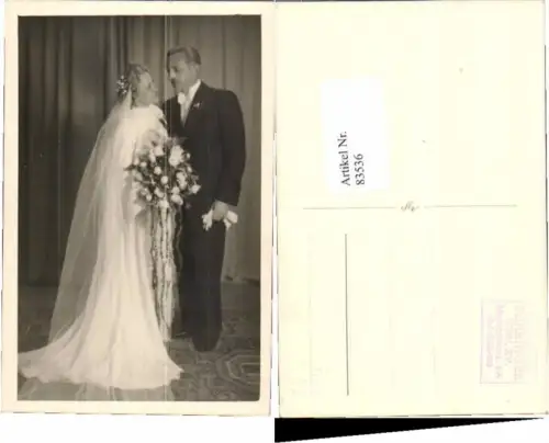 83536,Hochzeitsfoto Braut Brautkleid Blumen Kleid