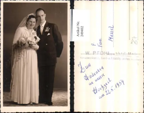 249402,Foto AK Leoben Hochzeit Braut Bräutigam Brautkleid Schleier Blumenstrauß 1954 pub W. Pfohl