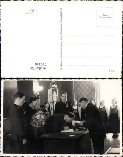 249410,Foto AK Hochzeit Standesamtlich Standesamt Mann b. Unterschreiben Blumenstrauß