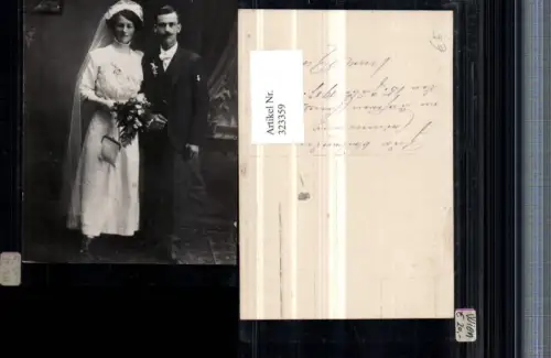 323359,Foto AK Hochzeit Hochzeitsfoto Brautpaar Schleier Tasche Brautstrauß 1917