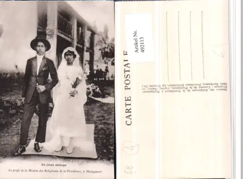 492113,Madagaskar Hochzeit Brautpaar Hut Schleier