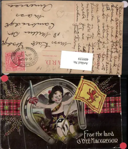 409559,Künstler AK Bub Junge im Schottenrock Hufeisen Fahne Flagge