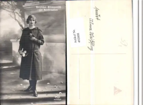 492008,Konfirmation Mädchen Bibel Portrait pub Amag 63059euro2