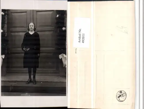 492011,Foto AK Konfirmation Mädchen Bibel Tür