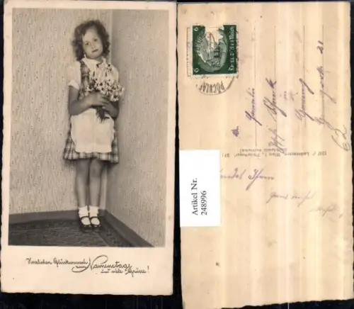 248996,Namenstag Mädchen m. Kleid Schürze Blumenstrauß Margeriten