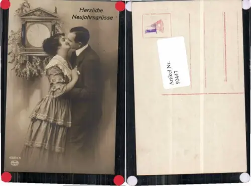 92447,Neujahr Mann küsst Frau Kuss Uhr Wanduhr AMAG