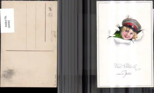 184502,Neujahr Jung m. Mütze Kappe schaut a. Papier Loch