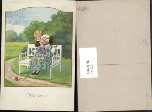 371139,Künstler AK Pauli Ebner Wer ists Junge hält Mädchen Augen zu Stricken pub M. Munk 1263