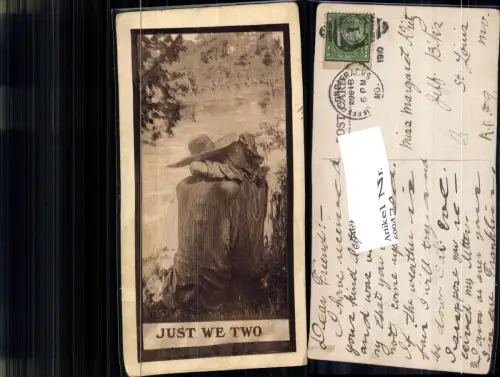 699474 Künstler AK Just we two Liebe Kuss Hut