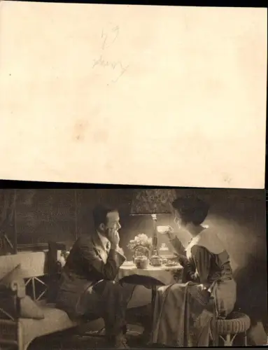 701281 Künstler AK Lampe Paar Tischlampe Frau Liebe Kaffee