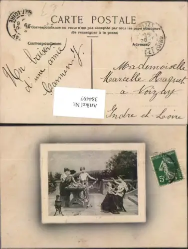 384497.Künstler AK Frauen Baby Kind Tisch Blumen Präge Passepartout